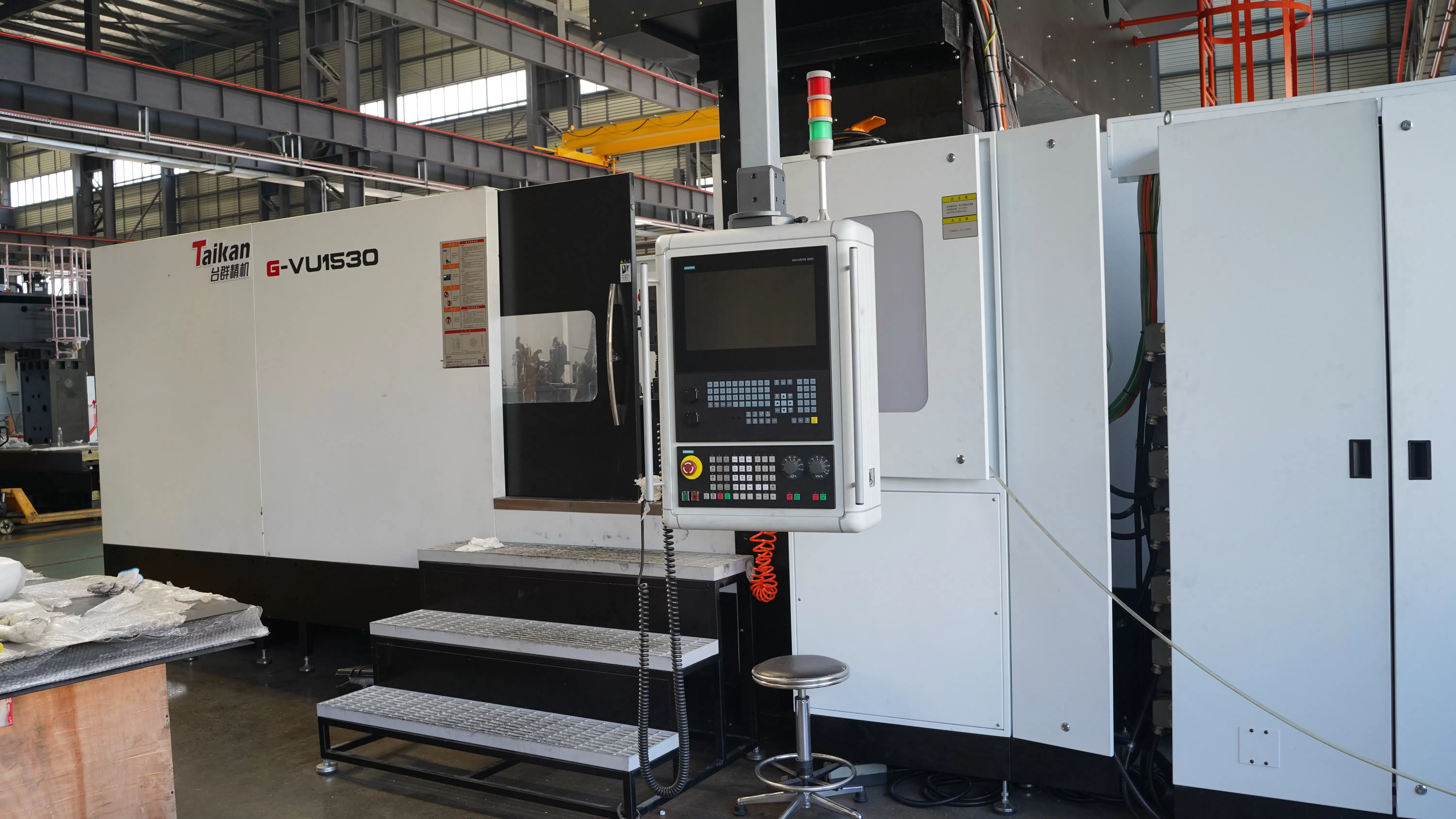 Centro di lavorazione a portale a 5 assi G-VU1530: precisione e potenza per componenti complessi