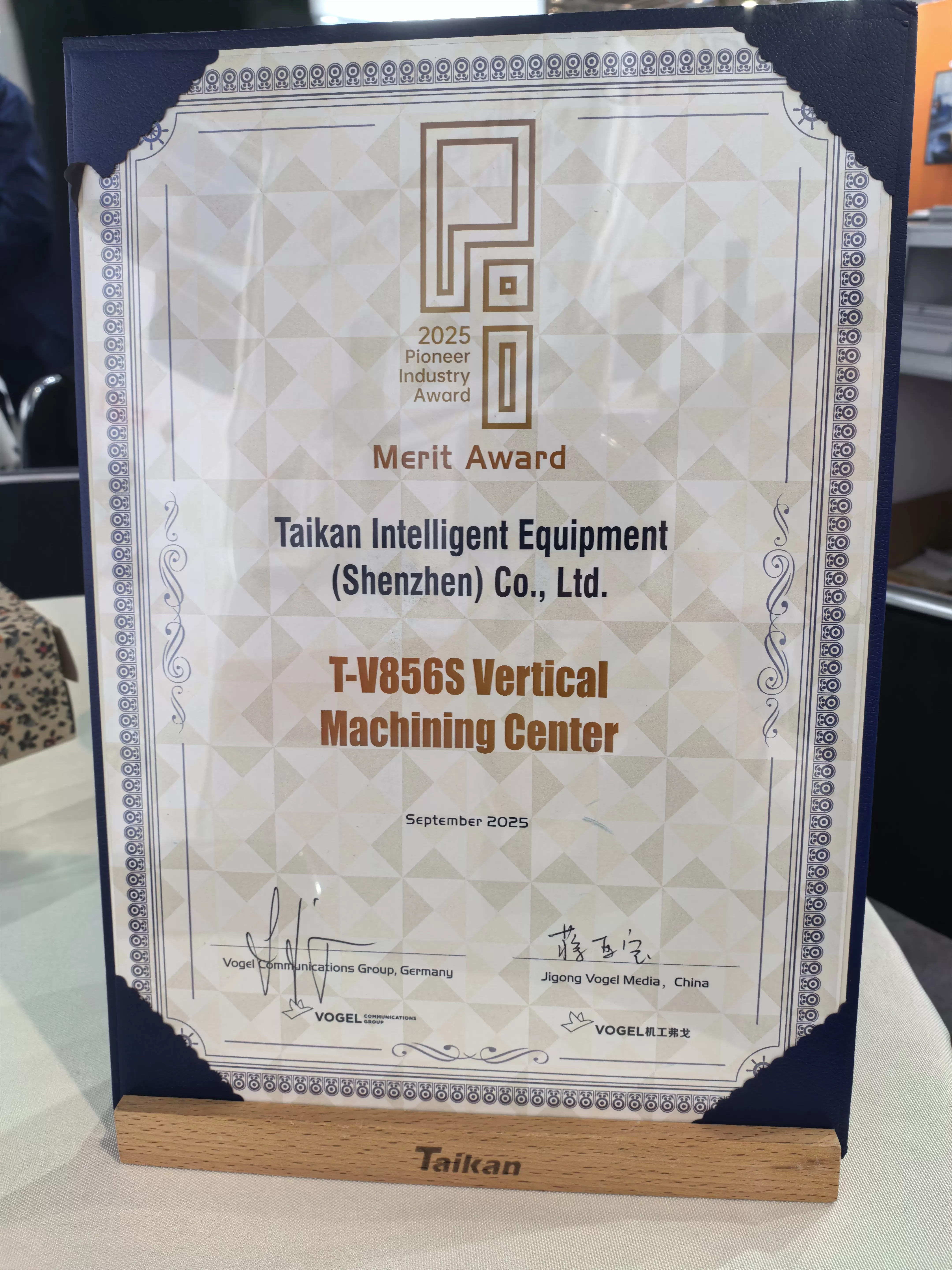 Il Taikan T-V856S VMC è stato insignito del Vogel Global Pioneer Award.
