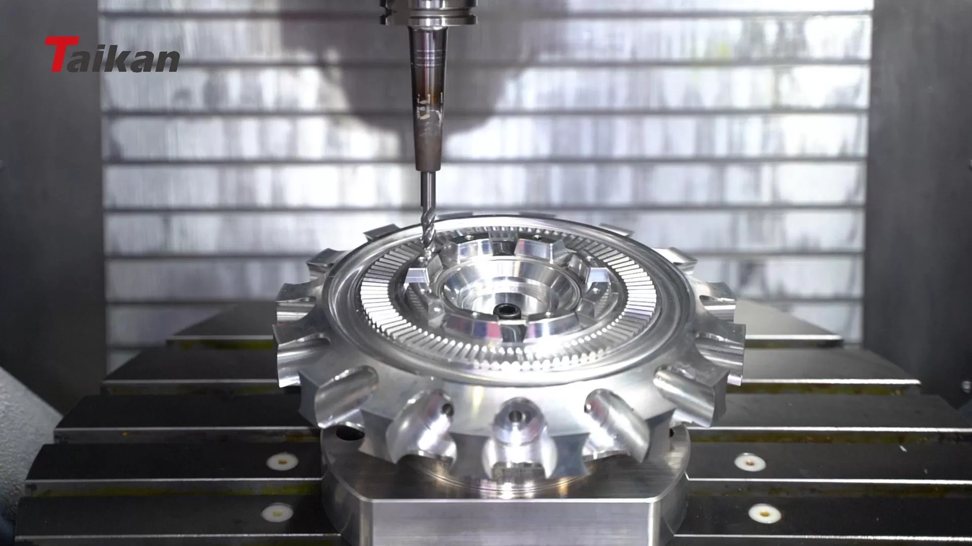Guida all'acquisto di macchine CNC a 5 assi: come scegliere la soluzione giusta per la produzione di precisione