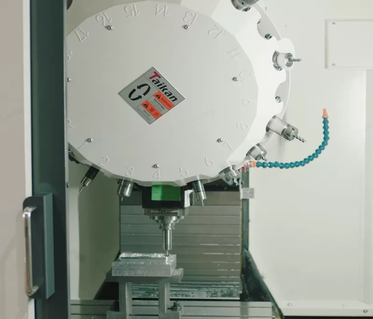 Caratteristiche del centro di lavoro di perforazione e fresatura