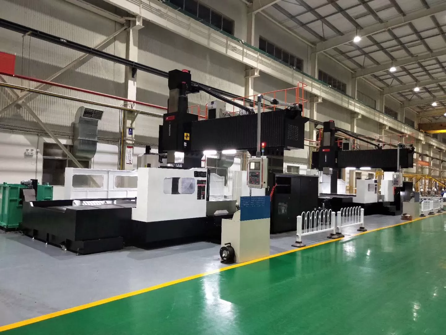 Sei configurazioni della testa del mandrino per le capacità di lavorazione espanse